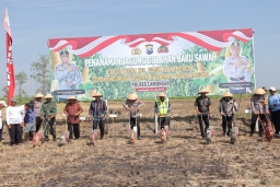 Dukung Ketahanan Pangan Nasional, Polres Lamongan Tanam Jagung di Lahan Baku Desa Kedali*