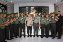 Wujud Sinergitas, Polres Pelabuhan Tanjung Perak Diserbu Kejutan HUT Bhayangkara ke-79 dari Tiga Satuan TNI