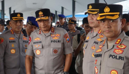 *Kapolda Jatim Pantau Langsung Pencarian Korban Kapal Tenggelam di Selat Bali*
