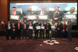 DPD Kongres Advokat Indonesia Gelar Diskusi Nasional Di Whiz Luxe Hotel Spazio Surabaya.