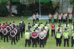 *Kolaborasi Polisi dan TNI Amankan Pengesahan Warga Baru Perguruan Silat di Blitar*