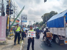*Operasi Patuh Semeru 2025 Polres Malang Sapa Pengendara, Sosialisasikan Kamseltibcarlantas*