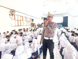 Dukung Operasi Patuh Semeru 2025, Polsek Kenjeran Sosialisasikan Keselamatan Berlalu Lintas di Sekolah"