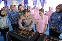 *Dari Hati untuk Negeri: Peresmian Gedung SPG Polrestabes Surabaya dan Bingkisan Cinta untuk Anak Negeri*