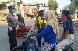 Hari ke Empat, Ops Patuh Semeru 2025 Polres Pelabuhan Tanjung Perak Fokus Tindak Pelanggaran Kasat Mata di Surabaya