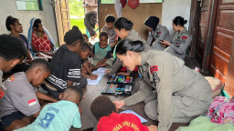 *Polri Tanamkan Semangat Belajar kepada Anak-Anak di Kampung Yunad Melalui Pendekatan Humanis*
