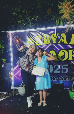 Lutvia, Penyanyi Cilik Berbakat Asal Sidoarjo Raih Sertifikat Best Performance di Audisi Karaoke Trosobo