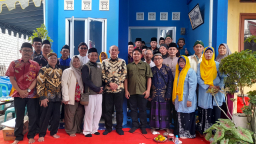 Warga Sukomanunggal Terharu, Pesantren Shiddiqqiyah Bangun Rumah Layak Huni