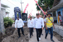 Bupati Subandi Tinjau Betonisasi Bringinbendo, Target Rampung Akhir Tahun dan Atasi Banjir