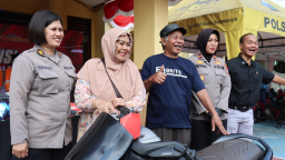 Senyum Sumringah Korban Curanmor di Kota Malang Saat Polisi Temukan dan Kembalikan Motor yang Hilang