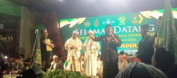Kyai Abbas Turun Gunung: Ribuan Warga Padati Haul Agung Mbah Zaenal Abidin di Gresik, 250 Anak Ikuti Sunatan Massal Grat
