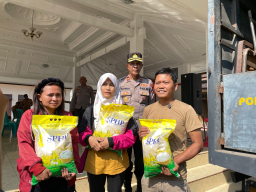 Gerakan Pangan Murah Polres Bojonegoro Disambut Antusias Warga 30 Ton Beras Habis Terjual