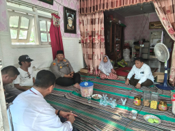 Polres Pasuruan Beri Santunan Keluarga Bocah 7 Tahun Korban Anirat di Wonorejo
