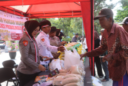 Polres Probolinggo bersama Bulog Gelar Pasar Murah di Hari Juang Polri Siapkan 44 Ton Beras