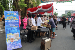 Polwan Polres Bojonegoro Gelar Bakti Kesehatan di CFD, Warga Antusias Serbu Layanan Gratis