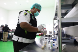 Jamin Keamanan Pangan, Tim Sidokkes Polres Tulungagung Tiap Hari Laksanakan Uji Food Safety di SPPG Polres Tulungagung