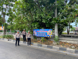 Kurangi Pelanggaran, satlantas polresTanjung perak Gencarkan Edukasi Lalu Lintas di Jalur Suramadu.