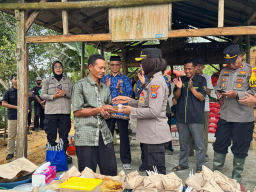Polwan Pacitan Rayakan HUT ke-77 dengan Bedah Rumah Warga di Tulakan