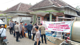 Polres Pasuruan Bersama PMII Distribusikan Ribuan Liter Air Bersih untuk Warga Terdampak Kekeringan