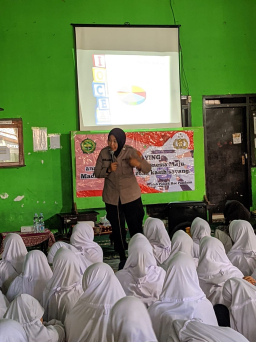 Polsek Pandaan Ajak Santri Pesantren Fadillatul Qur’an Jadi Pelopor Keselamatan dan Anti-Bullying