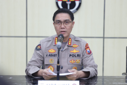 *Puluhan Personel Polri Terluka Saat Amankan Aksi Anarkis di Jawa Timur 18 Diantaranya Jalani Rawat Inap*