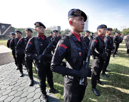 Anggota Satuan Brigade Mobil (Sat Brimob) Polda Jawa Timur, akhirnya mendapat apresiasi tertinggi.
