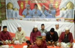 Diselah selah kesibukannya sebagai anggota Dewan H. Budi Leksono SH hari kelahiran Nabi Muhammad SAW