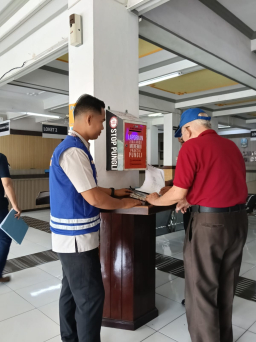 Samsat Surabaya Barat Terus Lakukan Pelayanan yang Humanis, Melalui Program "Polantas Menyapa"