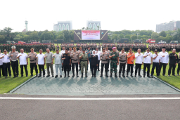 *Polda Jatim dan Forkopimda Gelar Apel Siaga Bencana Serentak Hadapi Cuaca Ekstrem*