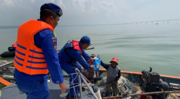 Satpolairud Bangkalan Gencar Patroli Rutin dan Berikan Imbauan Cuaca kepada Nelayan