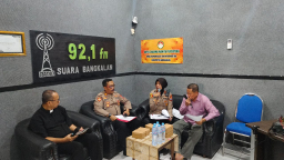 On Air di Radio Suara Bangkalan, Polres Bangkalan bersama Tokoh Gereja Perk Tegaskan Kesiapan Nataru