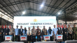 Bagikan Sembako ke Ribuan Buruh, Wujud Kepedulian Polri di Sektor Industri Dalam Negeri