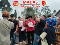 Bentuk Kepedulian Kemanusiaan, DPC Madas Gresik Hadir Bersama Madas Jatim Salurkan Sembako untuk Korban Erupsi Semeru