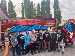 Unit Ranmor Jatanras Polda Jatim “Tim Cacing Api” Salurkan Bantuan untuk Korban Erupsi Semeru