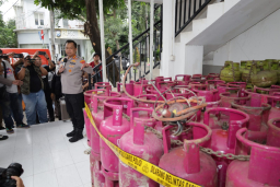 *Polrestabes Surabaya Ungkap Sindikat Pengoplos LPG Bersubsidi 3kg ke 12kg*