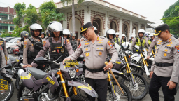 *Kesiapsiagaan Akhir Tahun: Apel Gelar Pasukan Operasi Lilin Semeru 2025 di Surabaya*