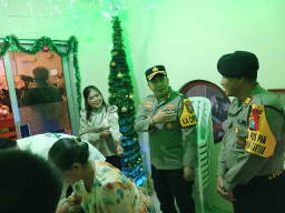 *Jelang Perayaan Natal Polres Pelabuhan Tanjungperak Pastikan Keamanan Gereja*
