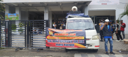 Puluhan Wartawan di Surabaya Geruduk Kantor Satpol PP, Tuntut Keadilan