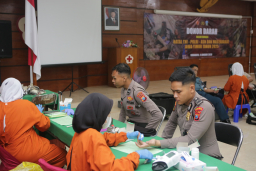 *Panitia Natal TNI dan Polri Gelar Bakti Sosial Donor Darah di PMI Surabaya*