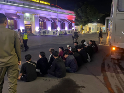 Patroli Cepat Team Jogoboyo Polrestabes Surabaya Amankan 18 Pemuda Diduga Terlibat Bentrok Silat di Kedungdoro