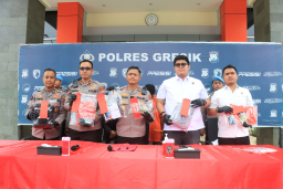 *Polres Gresik Beri Tindakan Tegas Terukur Tiga Anggota Gangster*