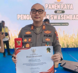 *Konsisten Dukung Swasembada Pangan Kapolres Sumenep Terima Penghargaan dari Presiden RI*