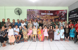 Polda Jatim gelar Bakti Sosial Natal 2025, Salurkan Bantuan ke Masyarakat*