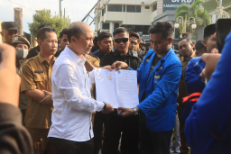 Humanis, Polres Probolinggo Beri Layanan Aksi Damai PC PMII