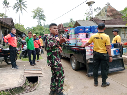 Koramil Pucanglaban Bersama Forkopimcam dan BPBD Bantu Warga Terdampak Banjir