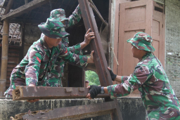 Rumah Reyotnya Mulai Dibongkar, Mbah Sutrisno Tersenyum Haru