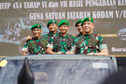 Pangdam V/Brawijaya Serahkan 43 Ranmor Taktis Pengadaan Kemhan RI Perkuat Operasional.