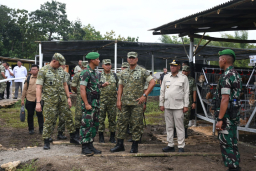 Wapang TNI Jenderal Tandyo Tinjau Markas Yon TP 886/PJ
