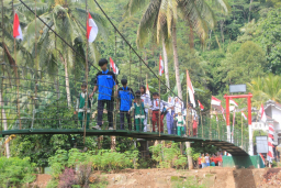 Jembatan Gantung Prigi Rampung, Mobilitas Warga Watulimo Kian Lancar