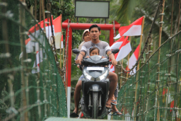 Jembatan Gantung Desa Prigi: Menghapus Jarak, Menguatkan Asa